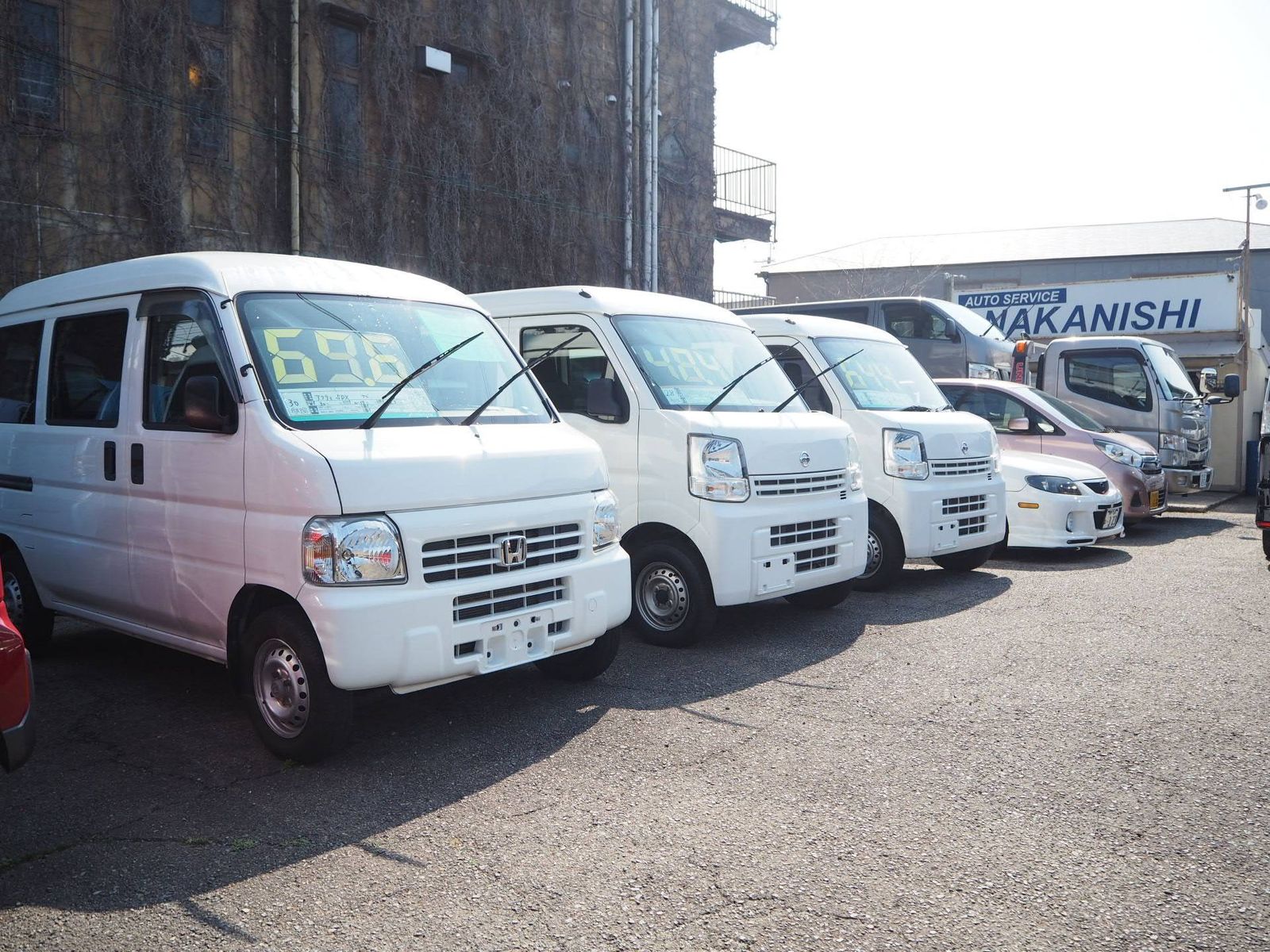 オートサービスナカニシの店舗と在庫車